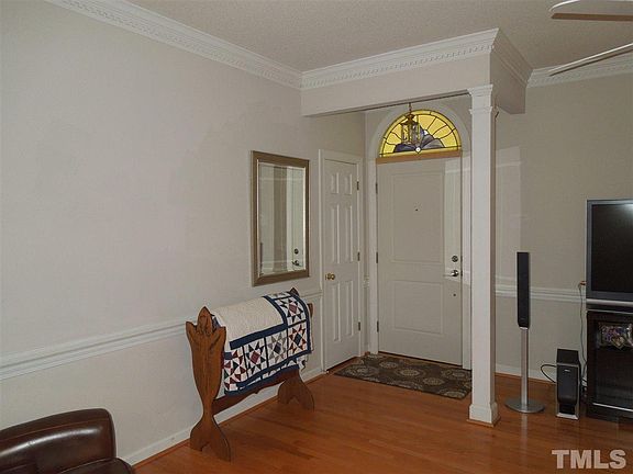 3rd image of 1020 Knob Hill Dr