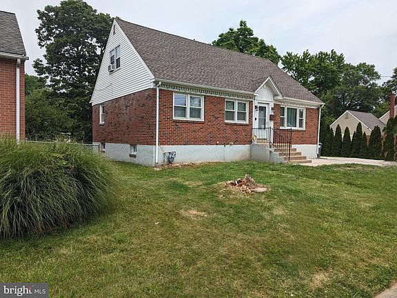 3rd image of 309 New York Ave
