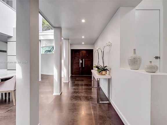4th image of 1266 NE 94th St