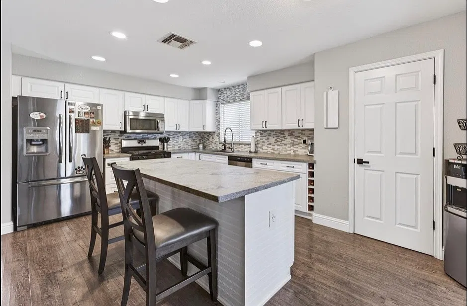 4 bed, 2678 sqft, $3,000 — Photo 4