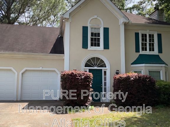 2nd image of 743 Helga Dr NE