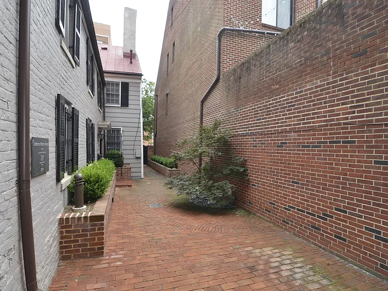 1072 Thomas Jefferson St NW #100 — Photo 5