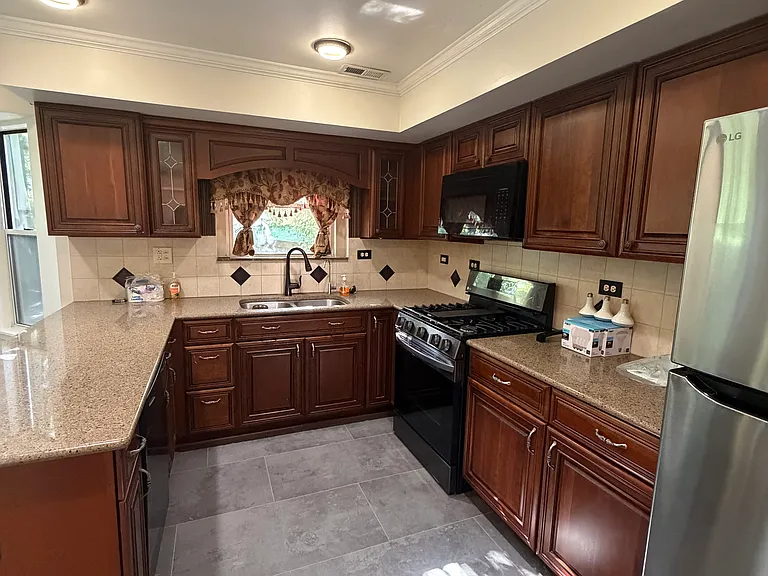 20 Sarahs Grove Ln — Photo 8