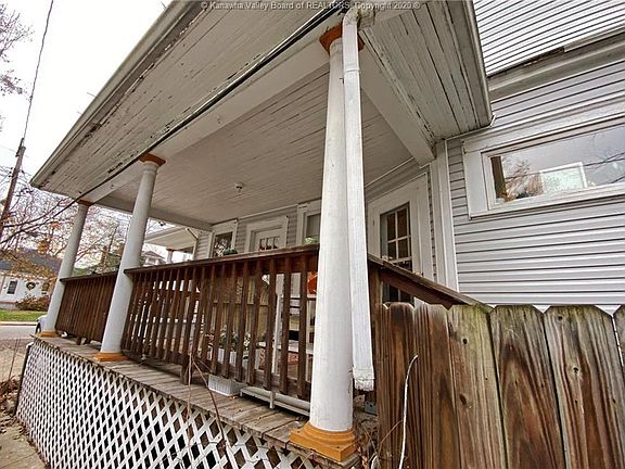 3rd image of 1546 Lee St E