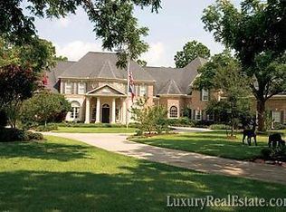 1217 N Horseshoe Dr, Sugar Land, TX 77478