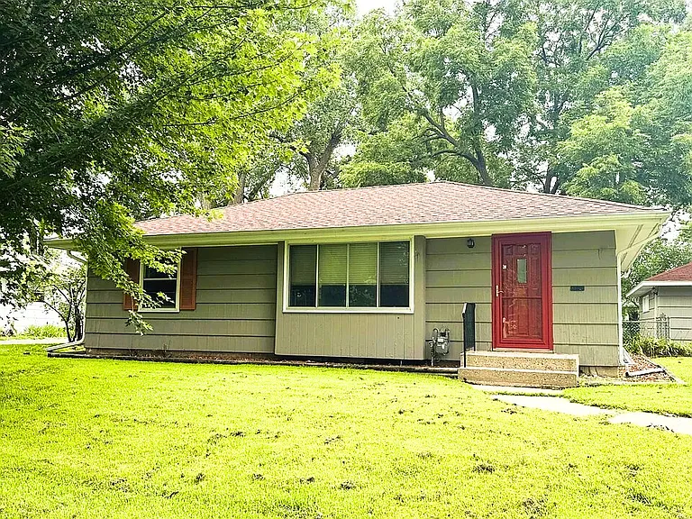 Exterior view of house in a resiental neighborhood