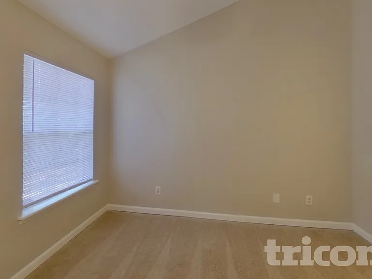 424 Forest Grove Cir — Photo 9