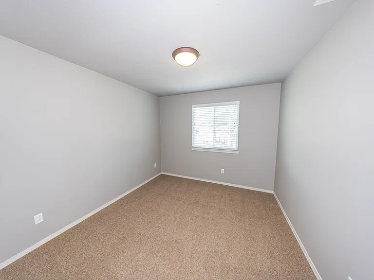 13704 NE 64th Cir — Photo 12