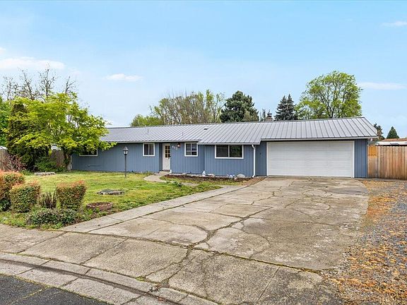 2nd image of 413 Emerald Cir