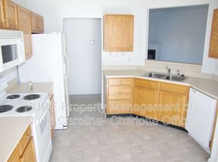 2910 Bridgeville Ln, Charlotte, NC 28262