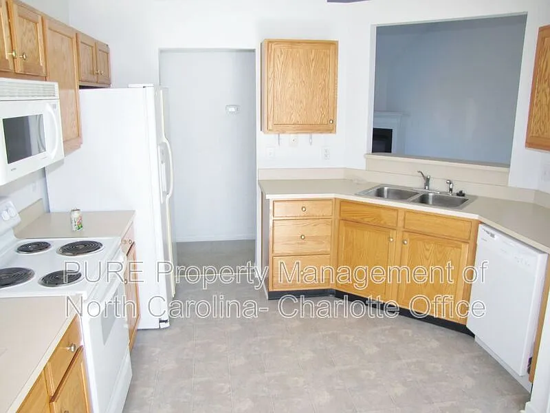 Building Photo - 2910 Bridgeville Ln