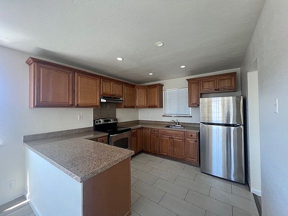3rd image of 899 Hillside Blvd APT 6