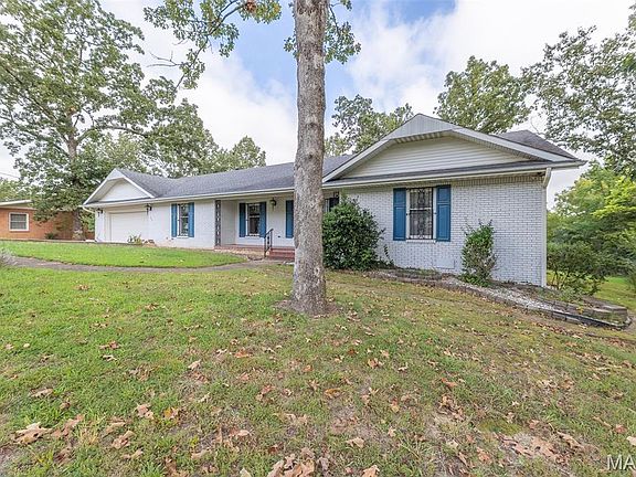 4th image of 949 Robin Ln
