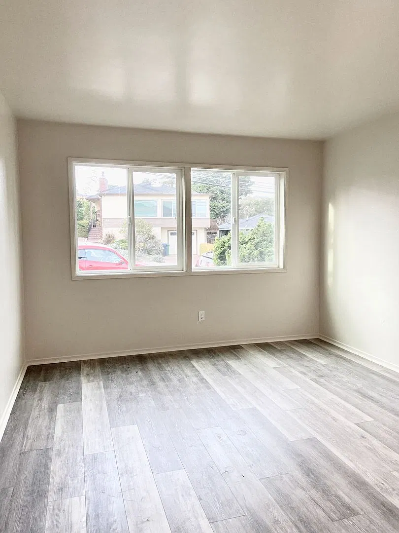 880 Lighthouse — Photo 3