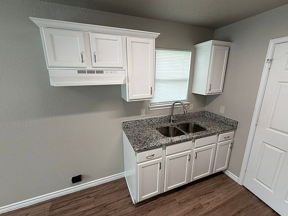2nd image of 510 Henderson St