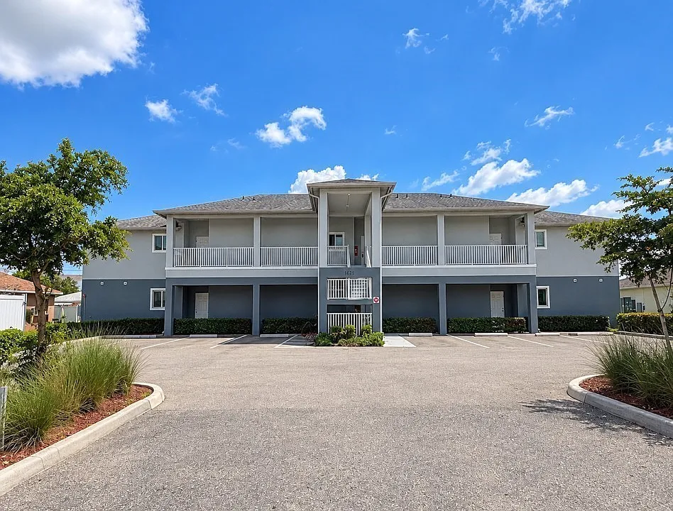 1625 SW 1st Ave #202
