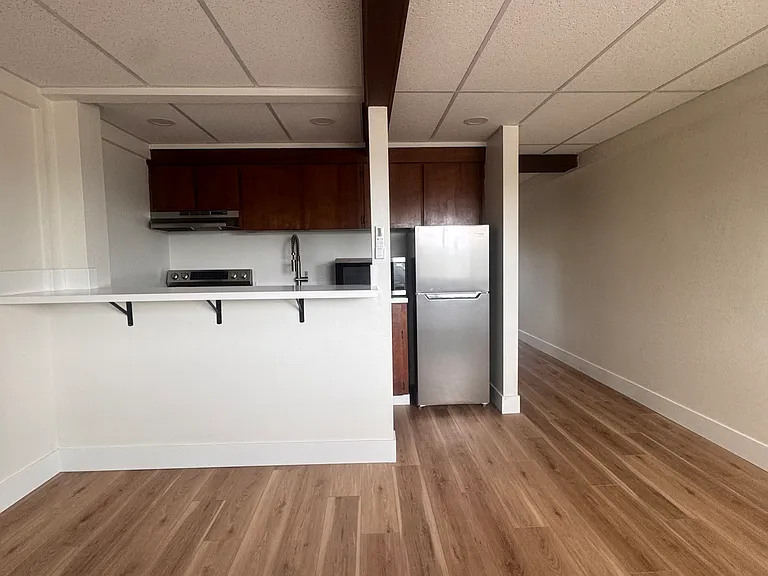 5000 Broadway St — Photo 2