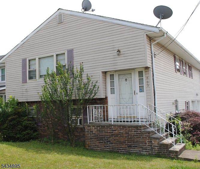 1st image of 633 Totowa Rd