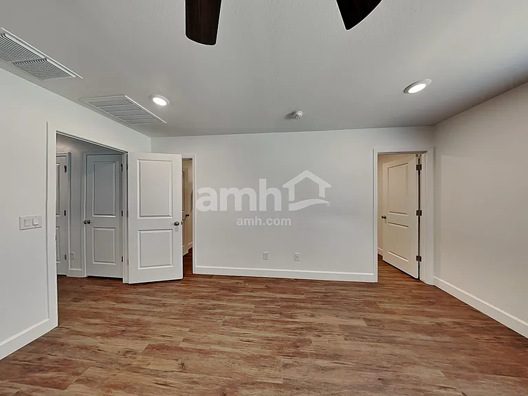 17154 W Golden Ln — Photo 10