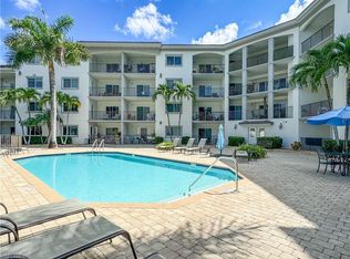 1100 Pine Ridge Rd #105B, Naples, FL 34103