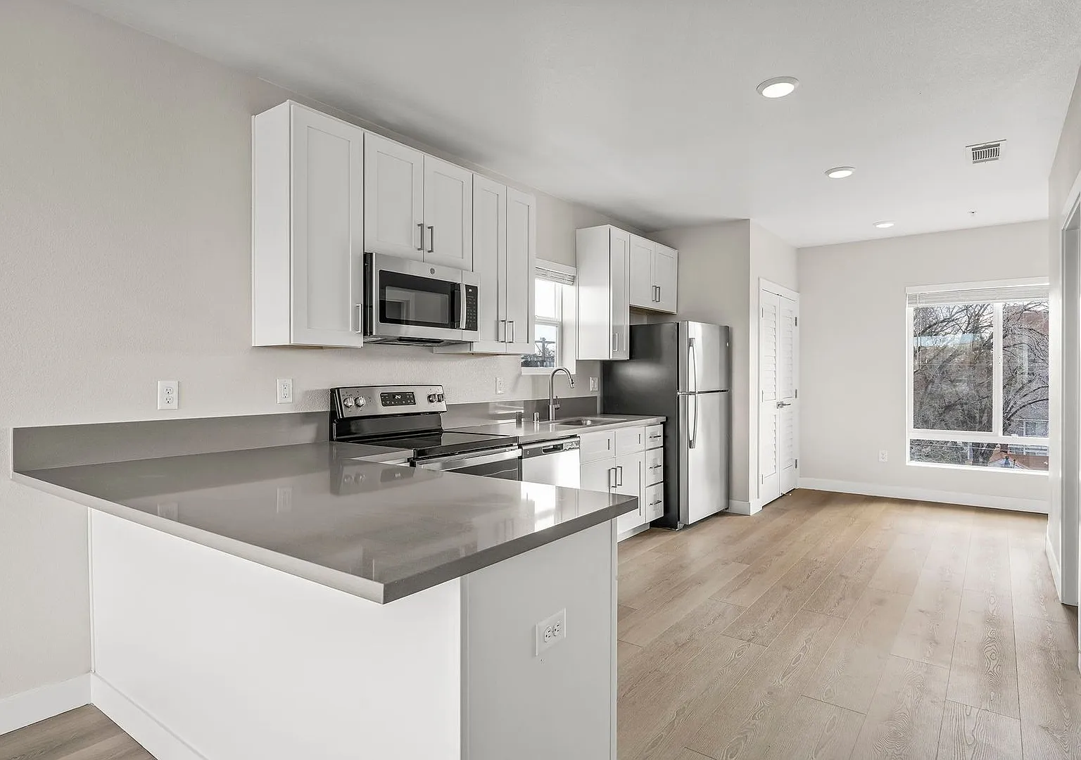 Stonecreek Apartments — Photo 1