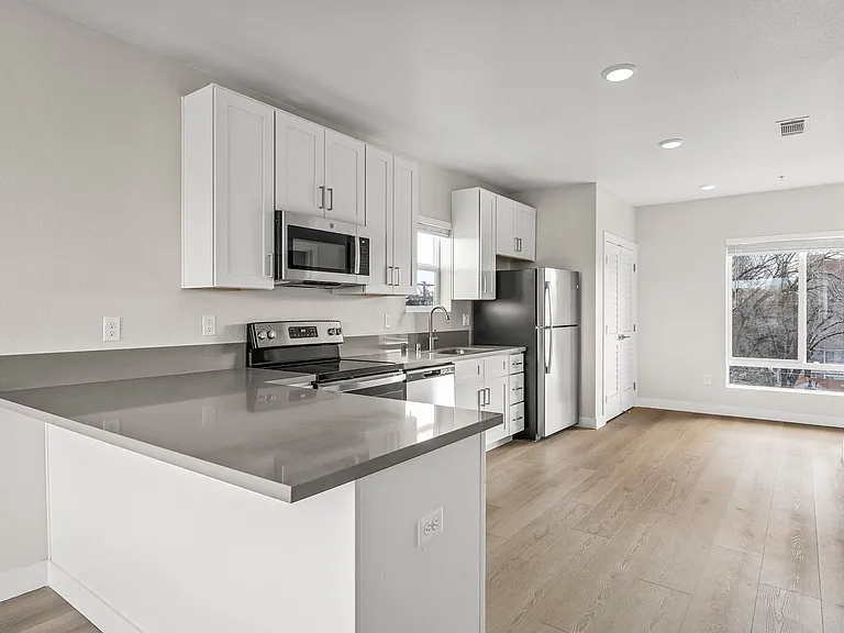 Stonecreek Apartments — Photo 15