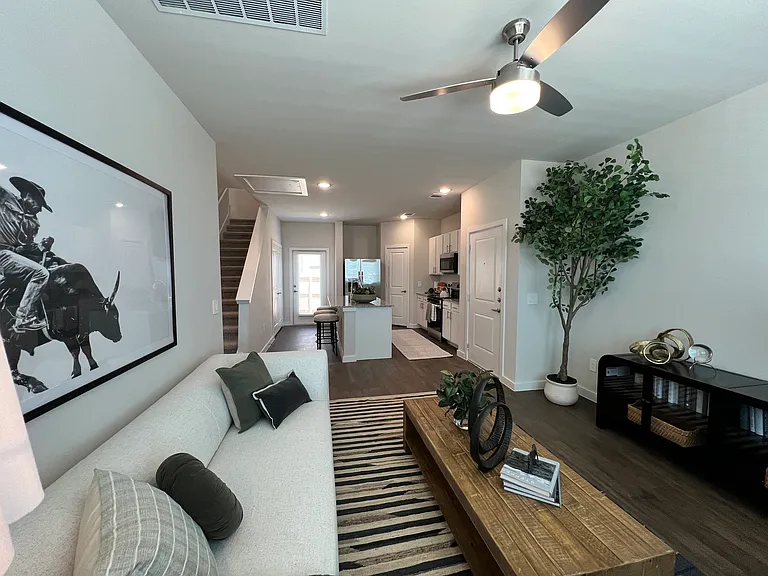 Gaston Dr — Photo 5