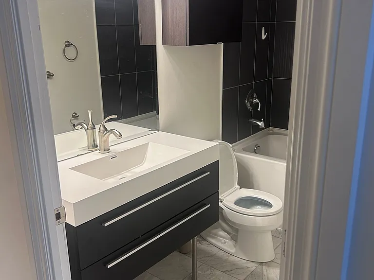 438 Richmond St W #1208 — Photo 11