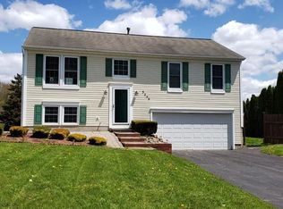 3250 Woodfield Dr, Walworth, NY 14568