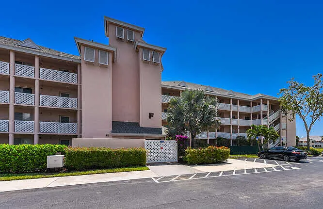 2 bed, 2.5 bath, 1347 sqft, $2,400 — Photo 4