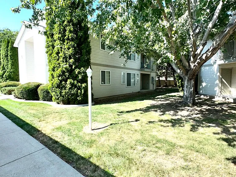 10673 W Halstead Ln #202 — Photo 26
