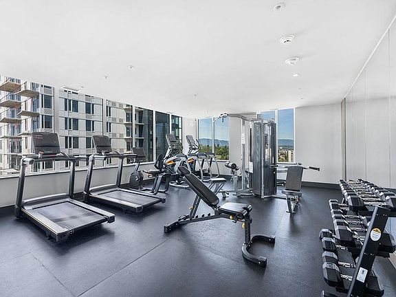 4th image of 823 Carnarvon St #2402