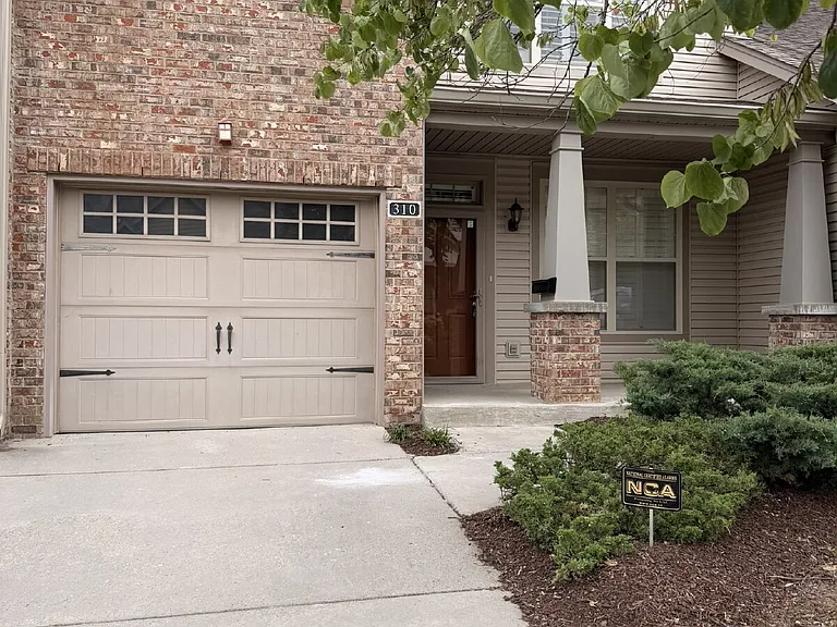 310 Griffin Pl — Photo 3