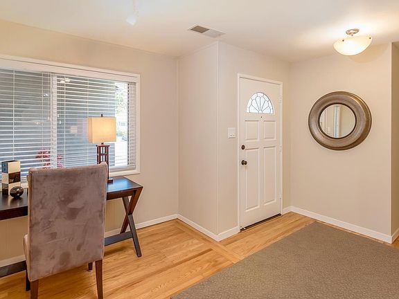 4th image of 863 Jefferson Dr