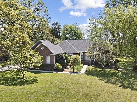 3rd image of 54 Foyer Dr