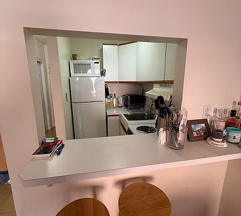 2nd image of 524 W 50th St APT 2A