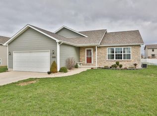 812 Valley View Dr, Lowell, IN 46356