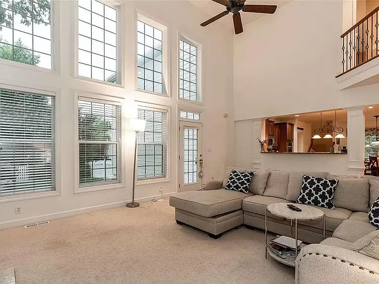 10400 Swerling Way — Photo 16