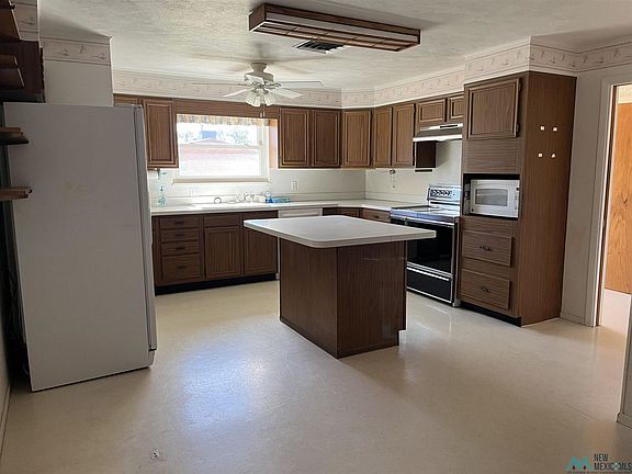 2nd image of 1402 W Washington Ave