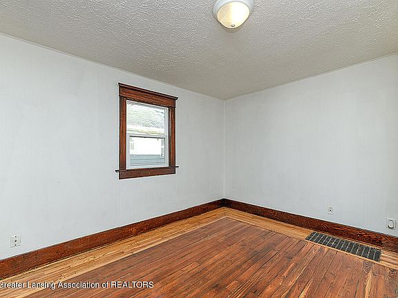 5th image of 819 E Saint Joseph St