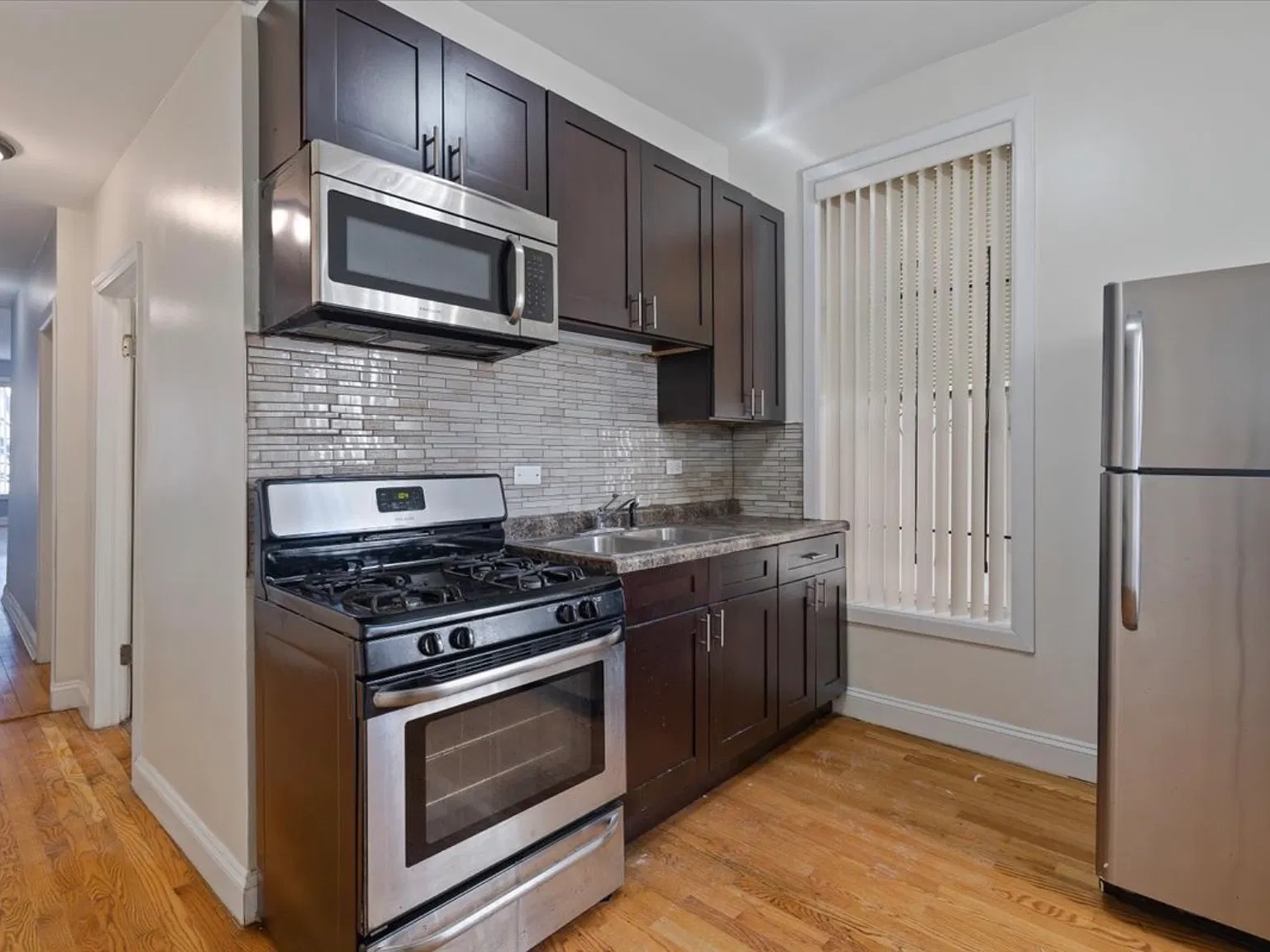 3 bed, 1500 sqft, $2,100 — Photo 3