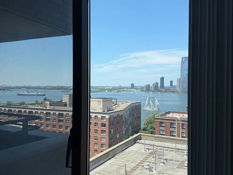 200 Rector Pl #15D — Photo 8