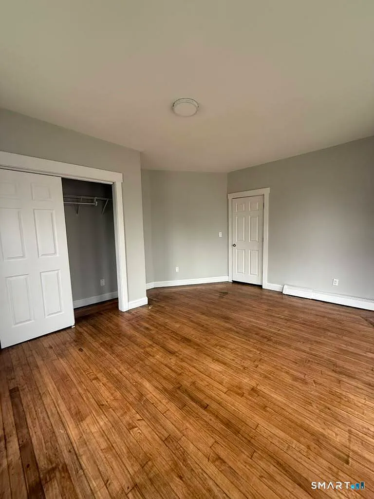 3 bed, 1.0 bath, 3493 sqft, $2,300 — Photo 1