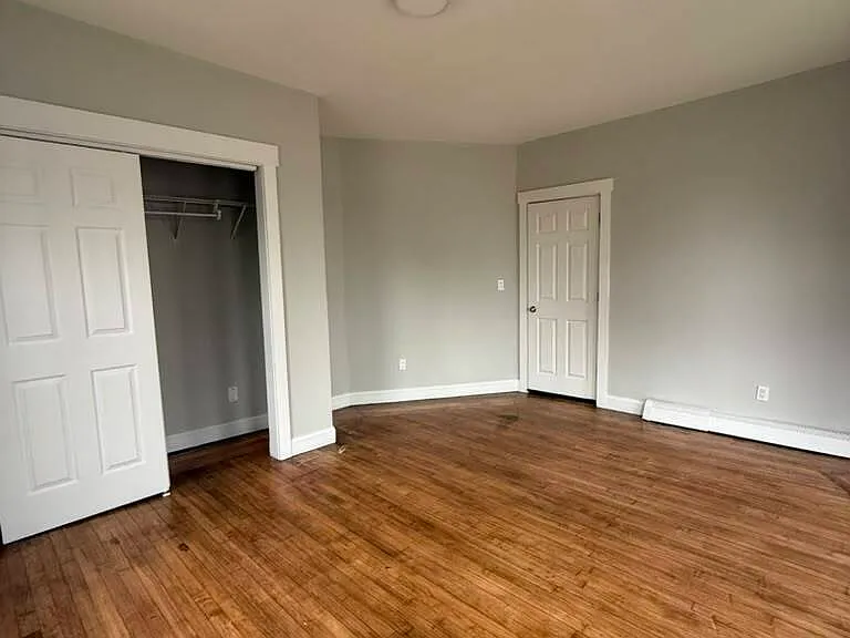 690 William St — Photo 1