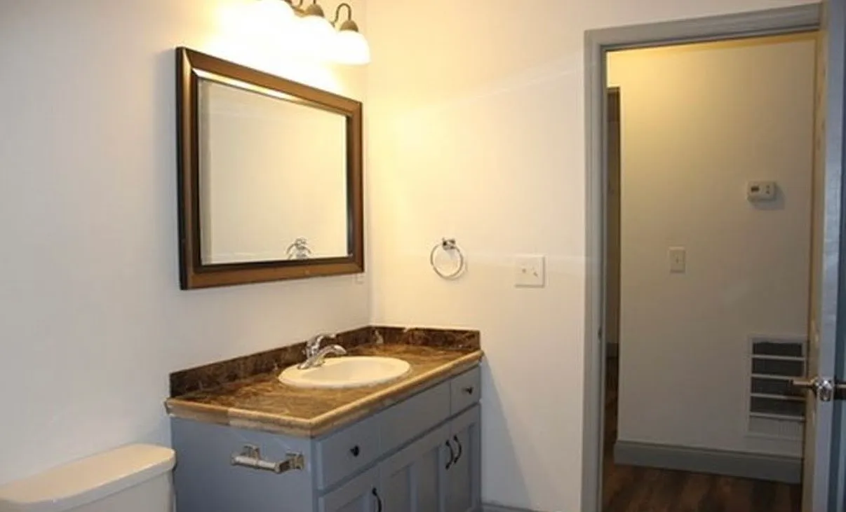 3 bed, 1200 sqft, $1,950 — Photo 4
