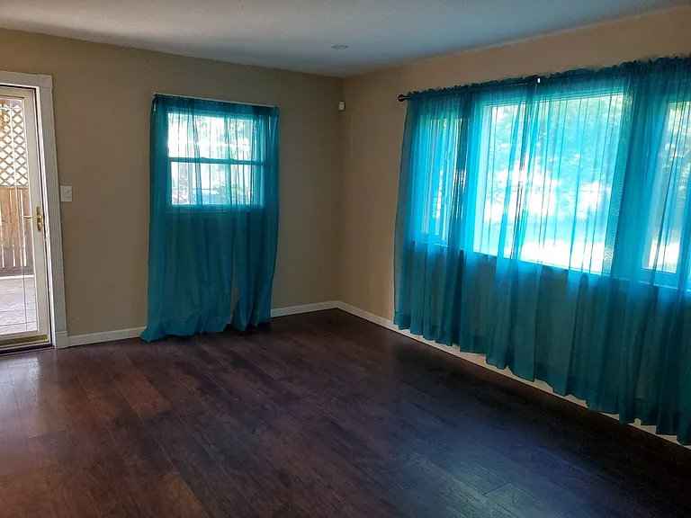 3326 S Millwood Ave — Photo 15