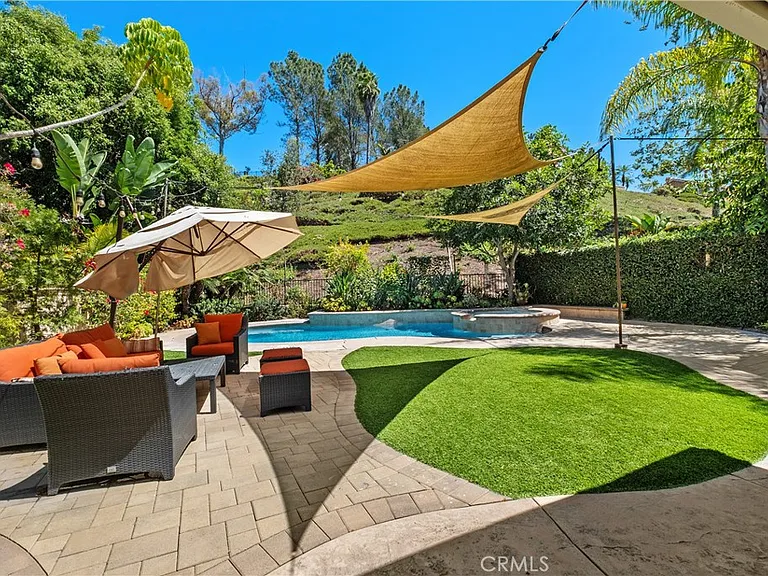 8 Egret Ln — Photo 1