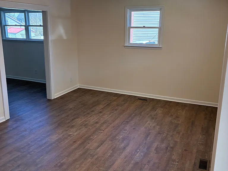 314 Thompson Ave — Photo 21