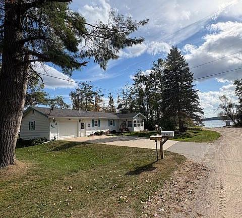 2nd image of 2861 Buttles Rd
