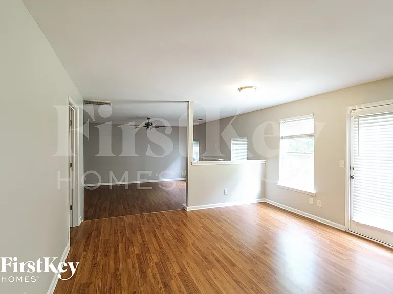 1436 Wilson Manor Cir — Photo 2